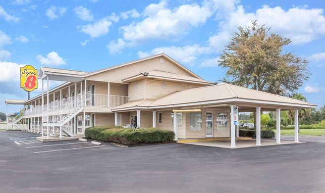 Super 8 Madison Exterior