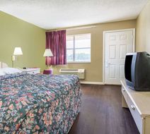 Super 8 Monticello Room