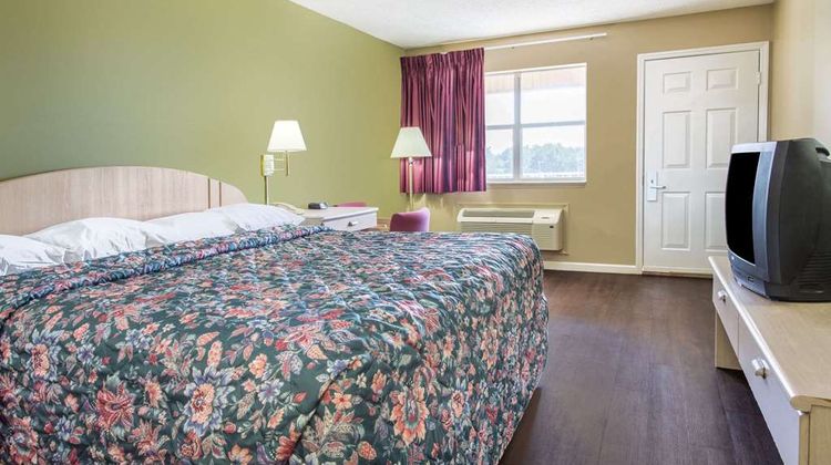 Super 8 Monticello Room