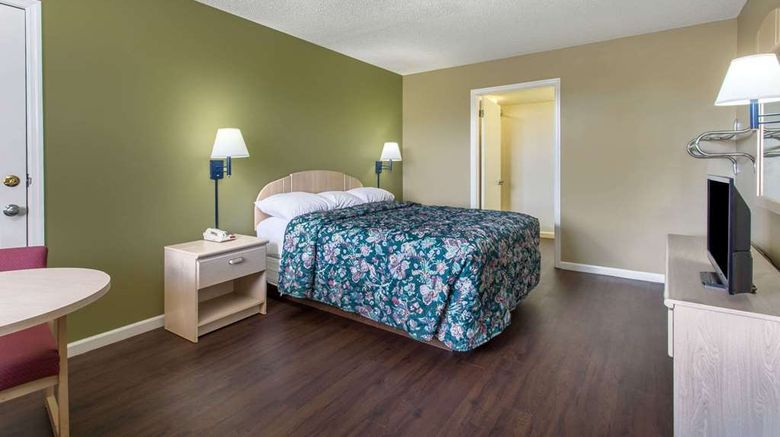 <b>Super 8 Monticello Room</b>. Images powered by <a href="https://iceportal.shijigroup.com/" title="IcePortal" target="_blank">IcePortal</a>.