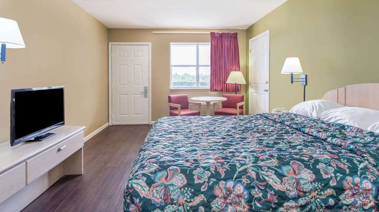 <b>Super 8 Monticello Room</b>. Images powered by <a href="https://iceportal.shijigroup.com/" title="IcePortal" target="_blank">IcePortal</a>.