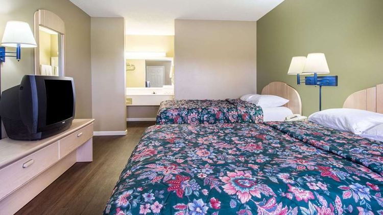 Super 8 Monticello Room