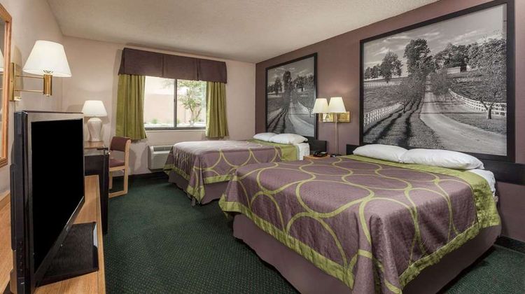Super 8 Carrollton Room