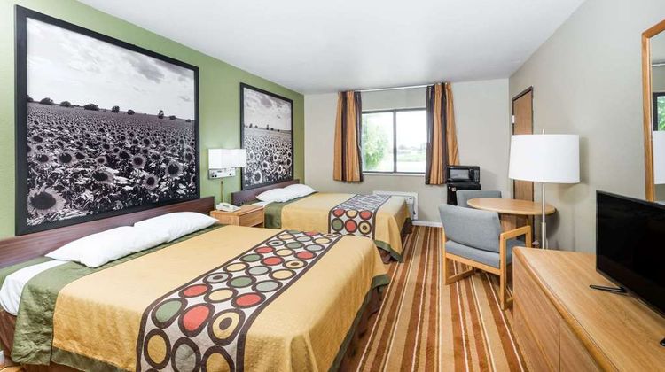 Super 8 Independence Room