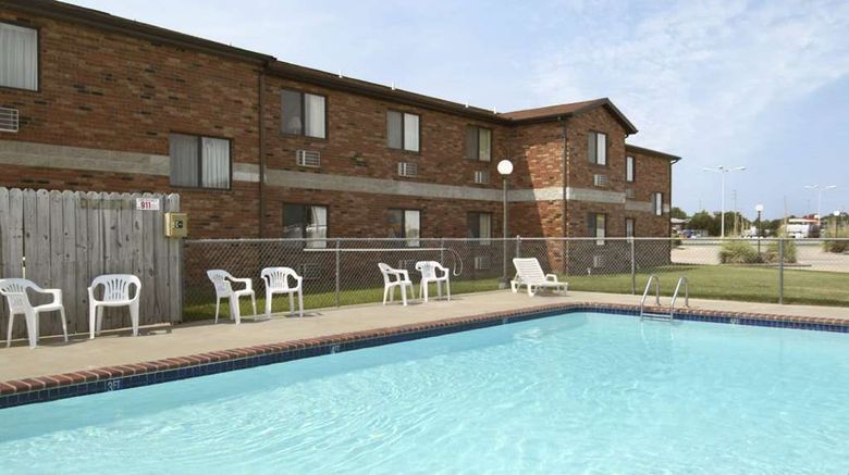 <b>Super 8 Independence Pool</b>. Images powered by <a href="https://iceportal.shijigroup.com/" title="IcePortal" target="_blank">IcePortal</a>.