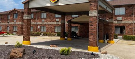 Super 8 Independence Exterior