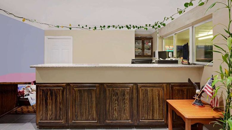 <b>Super 8 Siloam Springs Lobby</b>. Images powered by <a href="https://iceportal.shijigroup.com/" title="IcePortal" target="_blank">IcePortal</a>.