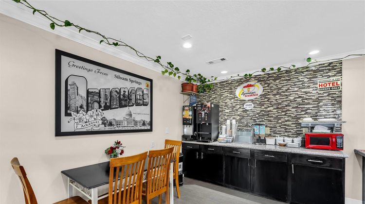Super 8 Siloam Springs Restaurant