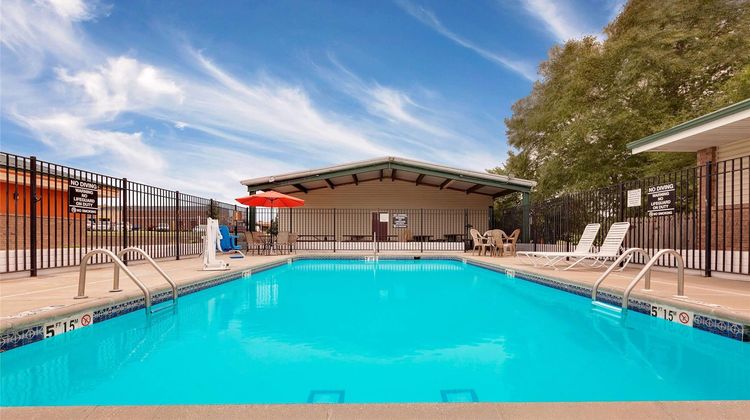 Super 8 Siloam Springs Pool