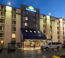 Days Hotel University Ave SE Exterior
