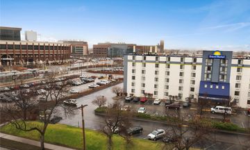 Days Hotel University Ave SE