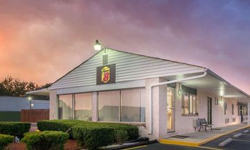 Super 8 Centerville-Richmond