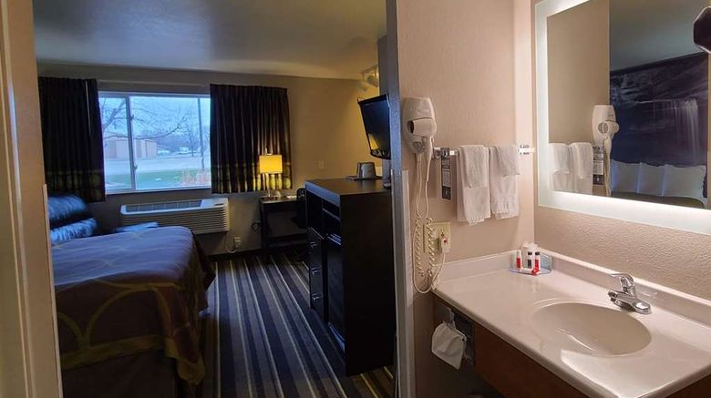 <b>Super 8 Brookings Suite</b>. Images powered by <a href="https://iceportal.shijigroup.com/" title="IcePortal" target="_blank">IcePortal</a>.