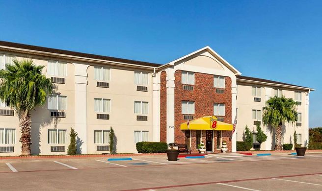 Super 8 Waco University Area Exterior