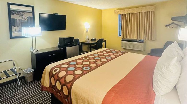 <b>Super 8 Warrenton Health</b>. Images powered by <a href="https://iceportal.shijigroup.com/" title="IcePortal" target="_blank">IcePortal</a>.