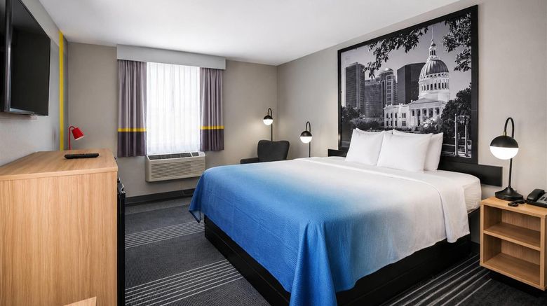 <b>Super 8 Warrenton Room</b>. Images powered by <a href="https://iceportal.shijigroup.com/" title="IcePortal" target="_blank">IcePortal</a>.