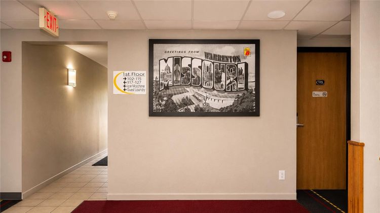 Super 8 Warrenton Lobby