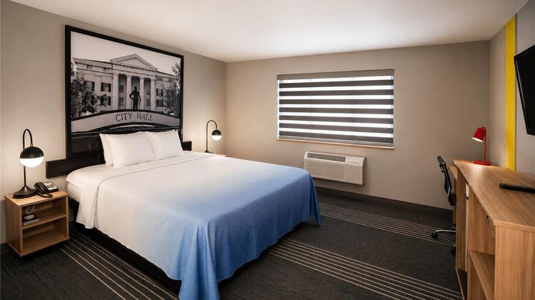 Super 8 Warrenton Room