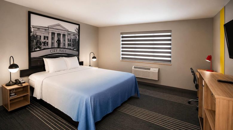 <b>Super 8 Warrenton Room</b>. Images powered by <a href="https://iceportal.shijigroup.com/" title="IcePortal" target="_blank">IcePortal</a>.