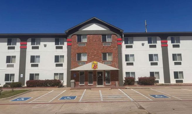 Super 8 College Station Exterior