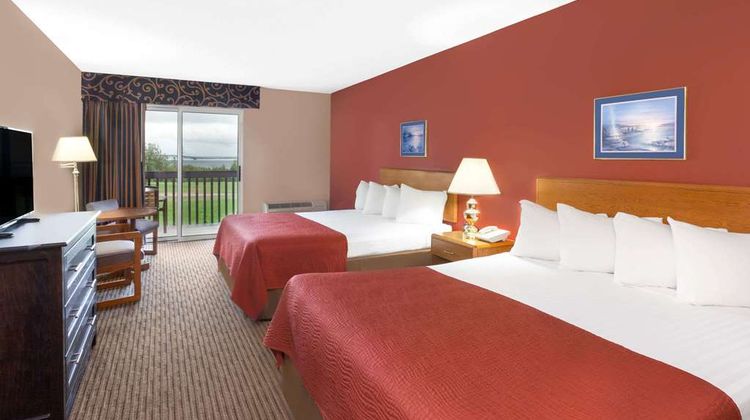 Super 8 St. Ignace Room