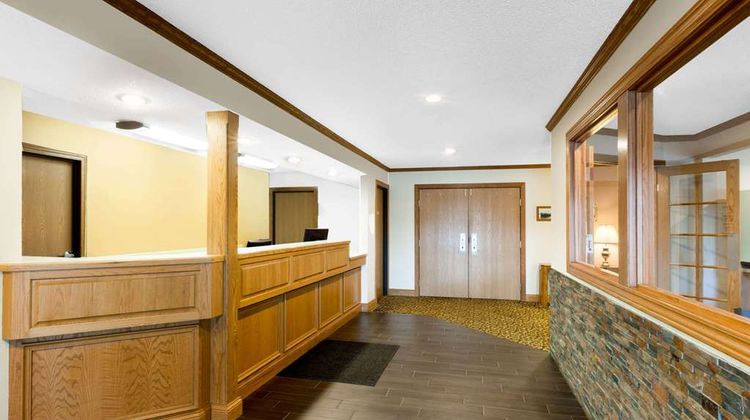 Super 8 St. Ignace Lobby