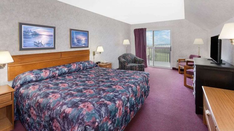 Super 8 St. Ignace Room