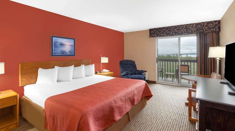 Super 8 St. Ignace Room