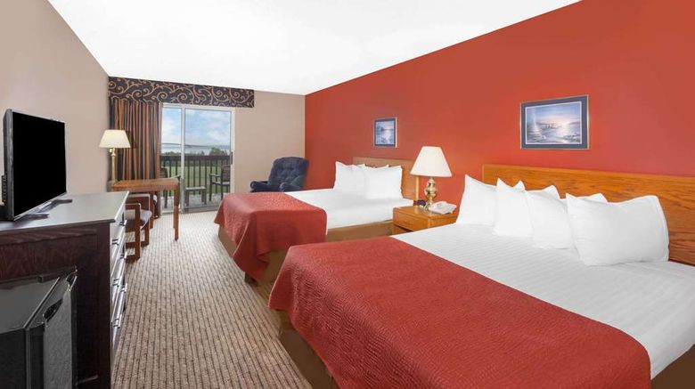 <b>Super 8 St. Ignace Room</b>. Images powered by <a href="https://iceportal.shijigroup.com/" title="IcePortal" target="_blank">IcePortal</a>.