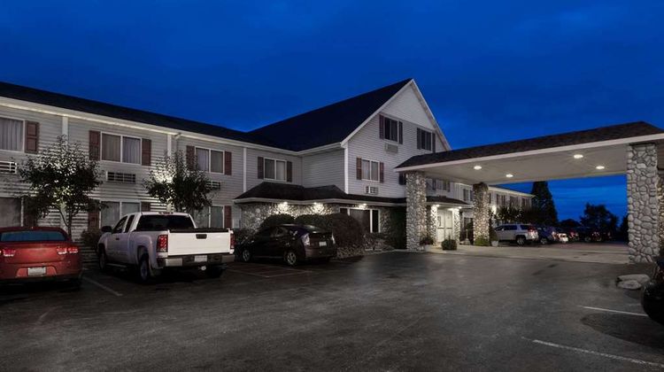 Super 8 St. Ignace Exterior