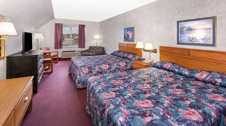 Super 8 St. Ignace Room