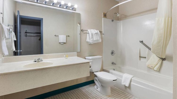 Days Inn Madisonville Suite