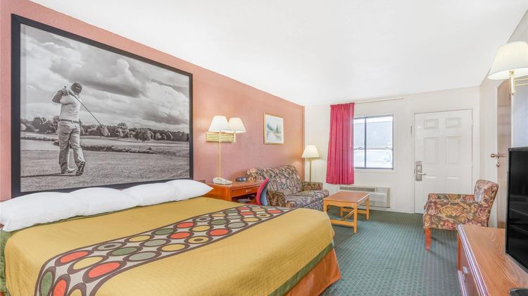 Super 8 Santee Room