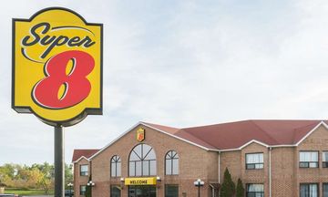 Super 8 Mt Hope Hamilton Intl Arpt