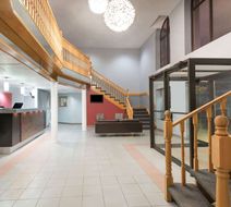 Super 8 Mt Hope Hamilton Intl Arpt Lobby