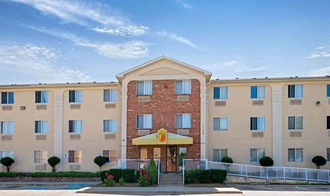 Super 8 Plano/Dallas Area Exterior