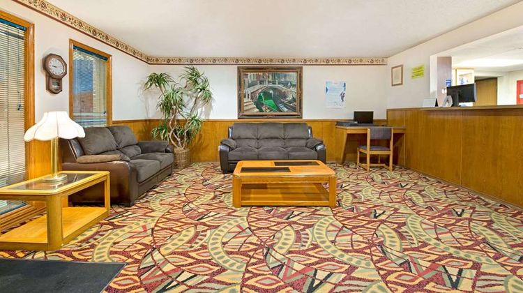 Super 8 Plano/Dallas Area Lobby