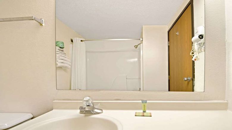 <b>Super 8 Plano/Dallas Area Room</b>. Images powered by <a href="https://iceportal.shijigroup.com/" title="IcePortal" target="_blank">IcePortal</a>.