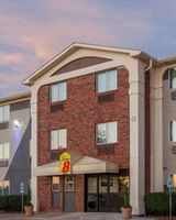 Super 8 (Wyndham) Bedford, TX, DFW-West