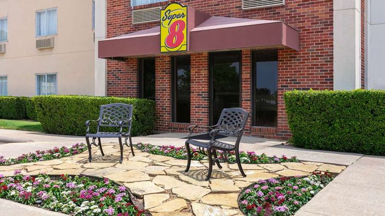 Super 8 Grapevine/DFW Airport Northwest Exterior