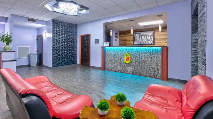 Super 8 Mobile/Tillmans Corner Lobby