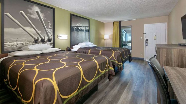 Super 8 Mobile/Tillmans Corner Room