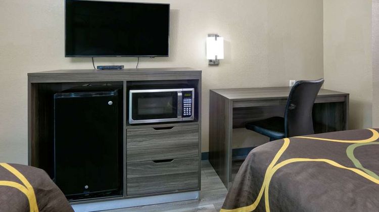 Super 8 Mobile/Tillmans Corner Room