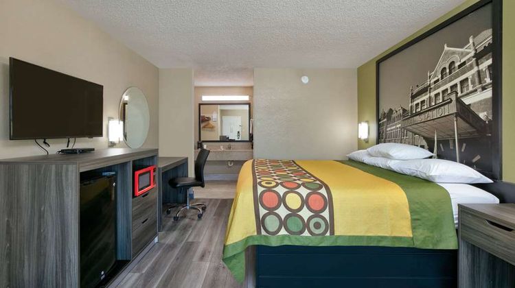 Super 8 Mobile/Tillmans Corner Room