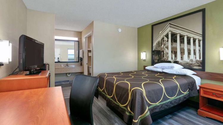 Super 8 Mobile/Tillmans Corner Room