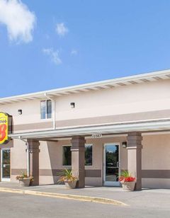Super 8 Richlands/Claypool Hill Area