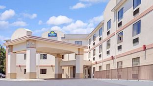 Days Inn & Suites Laurel Near Fort Meade