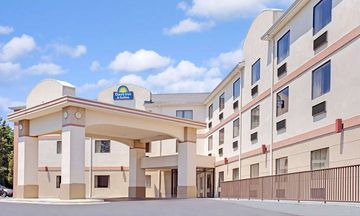 Days Inn & Suites Laurel Near Fort Meade