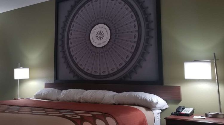 Super 8 Bellefontaine Room