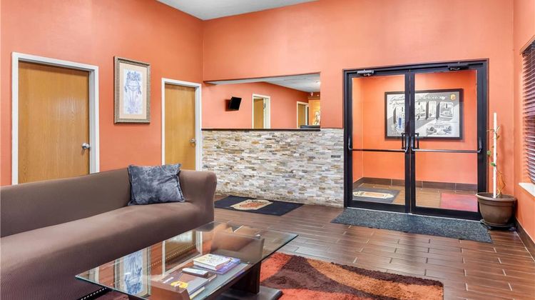 Super 8 Bellefontaine Lobby